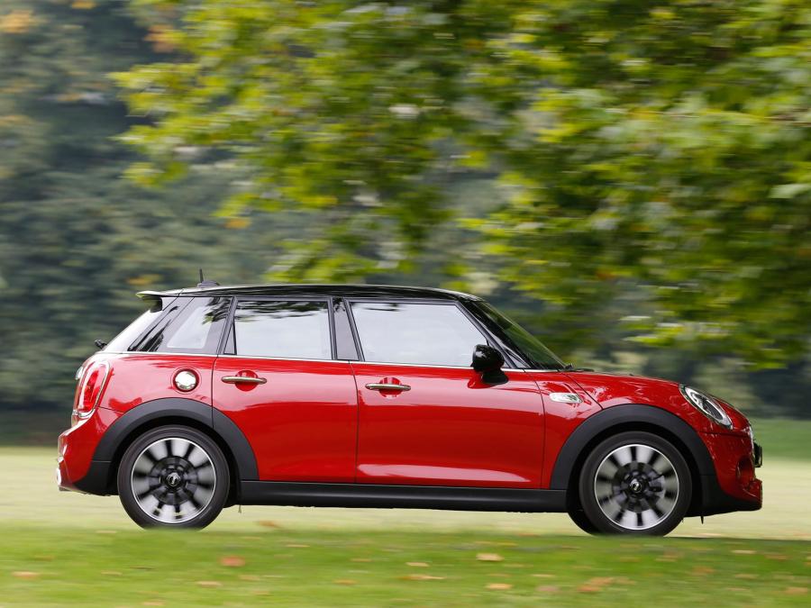  Mini Cooper S 5-Door 2014 года  (UK) (фото 20 из 35)